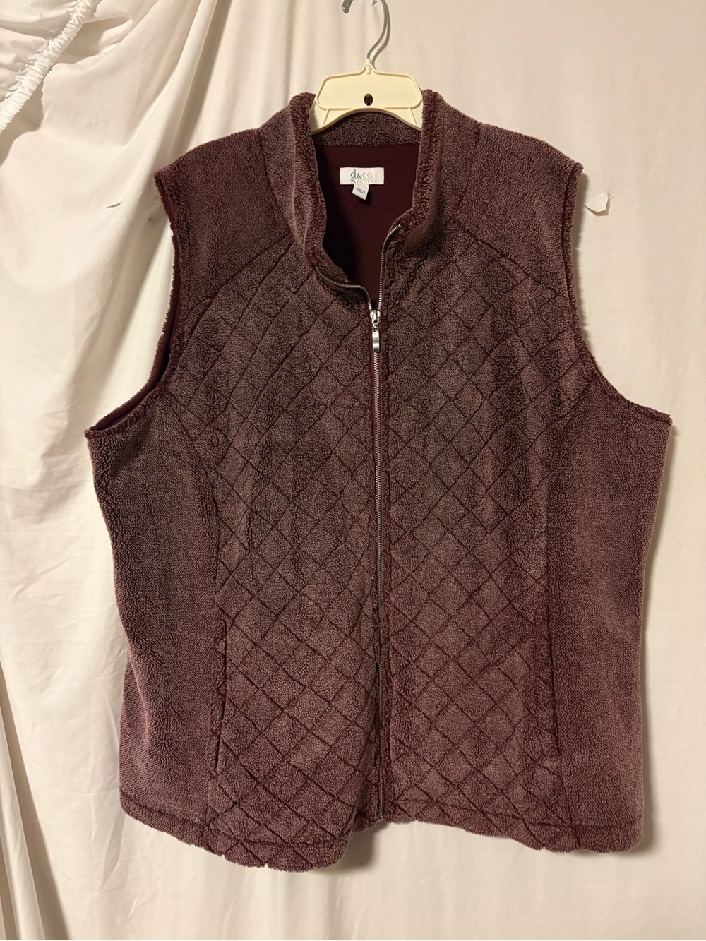 Quilted Front Fleece Vest in Deep Burgundy